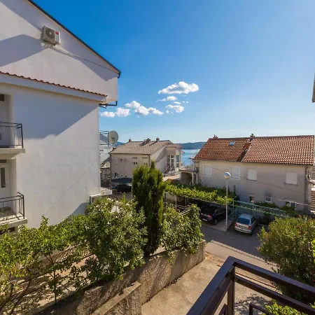 Apartment Mazor *